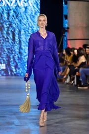 Raica Oliveira desfila no Metrópoles Catwalk nesta terça-feira (15/9)