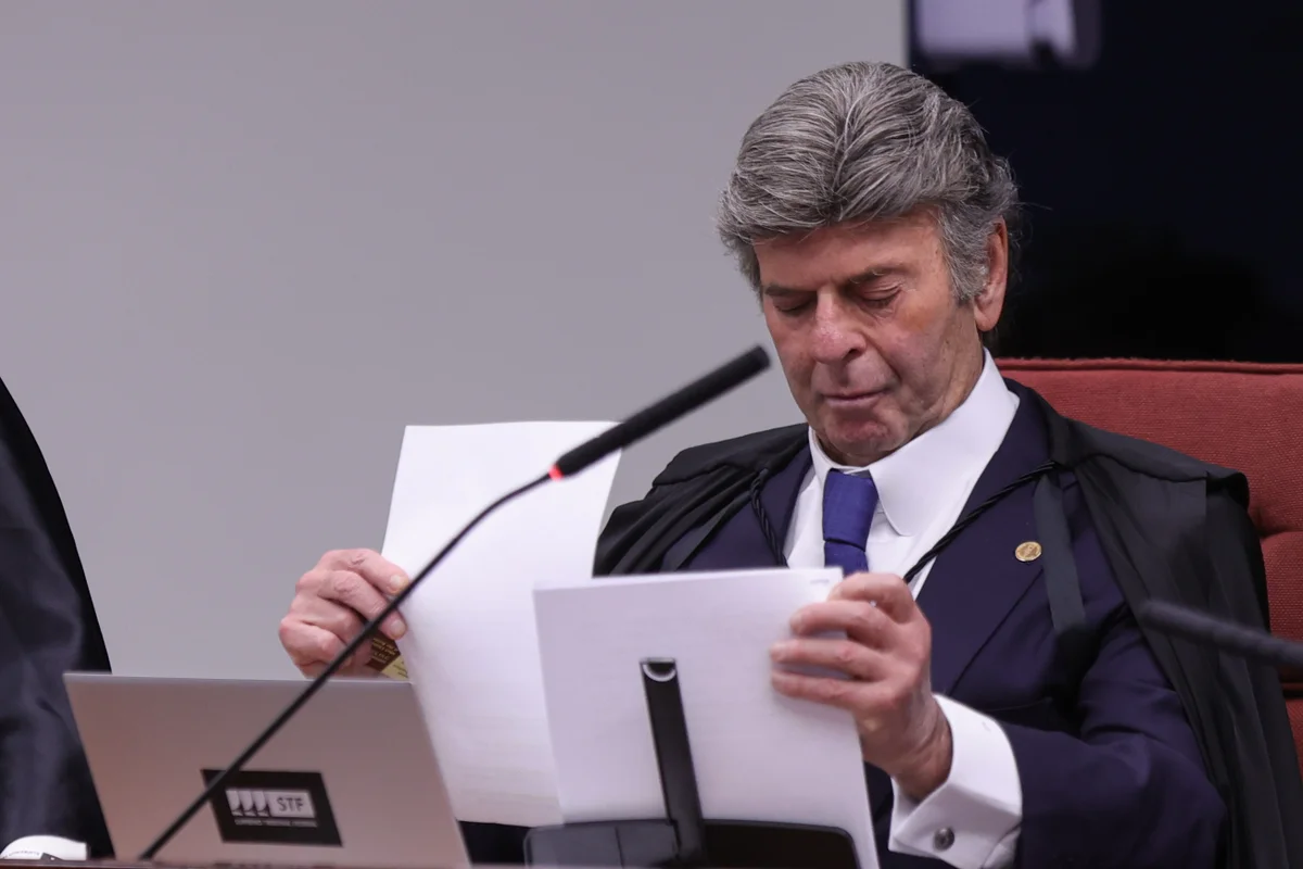 Fux dá 10 dias para Alcolumbre informar sobre reuniões da esposa de Moraes