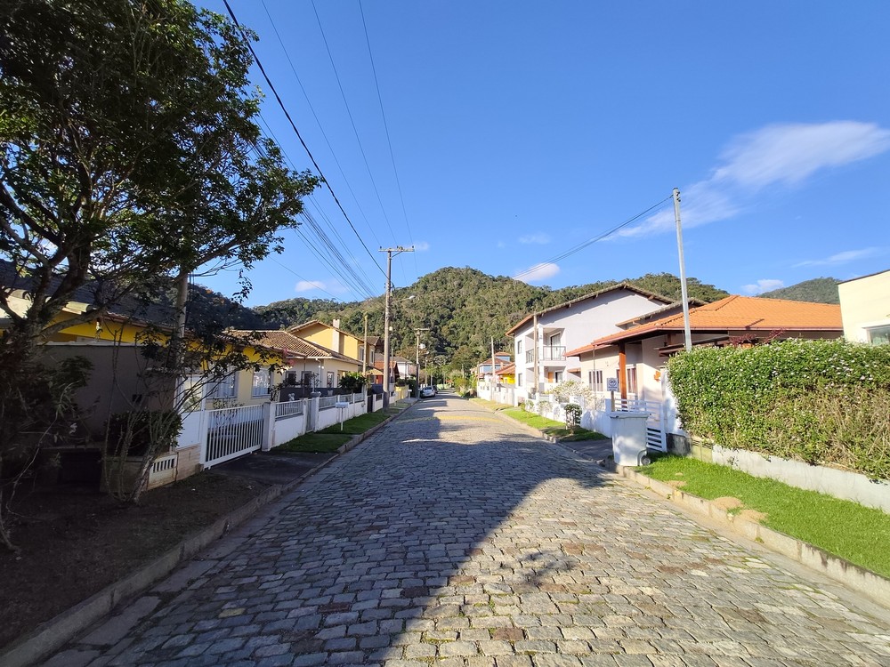 Rua de dia; foto tirada com câmera ultrawide do Redmi Note 17 Pro — Foto: Ana Letícia Loubak/TechTudo