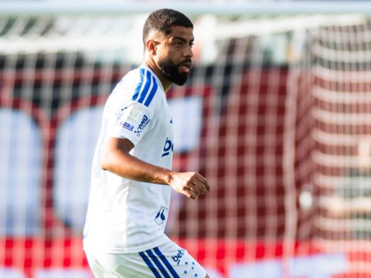 Cruzeiro vira contra o Vitória em Salvador e alivia a crise