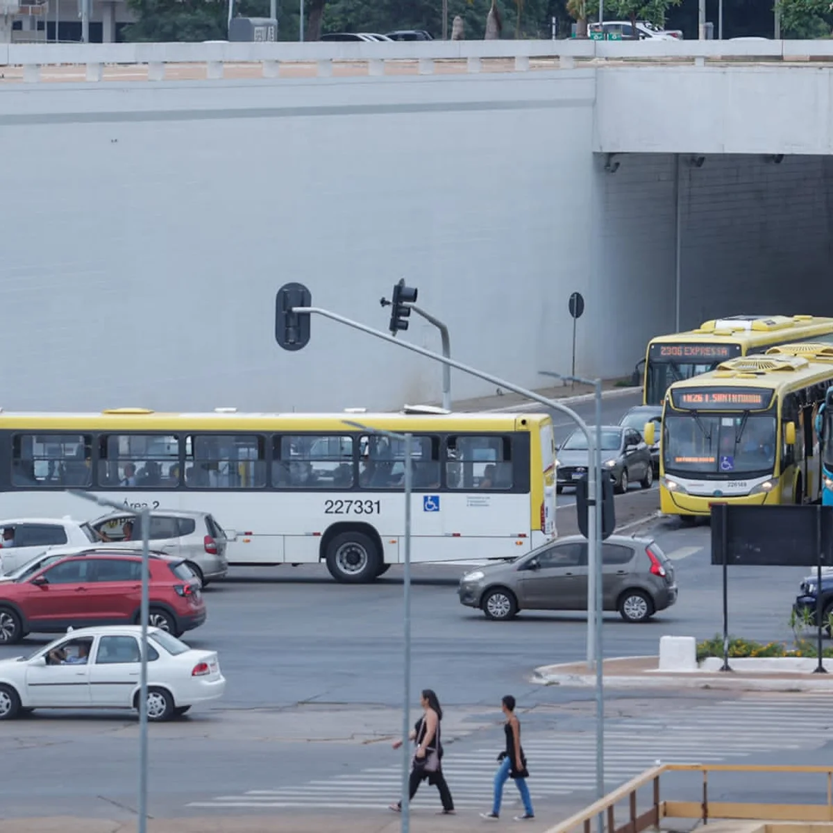 Rodoviários suspendem greve após acordo com as empresas de ônibus