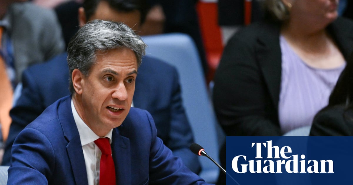 Ed Miliband encontra-se com o ministro das Relações Exteriores do Irã enquanto Teerã oferece ultimato aos EUA sobre o estreito de Ormuz