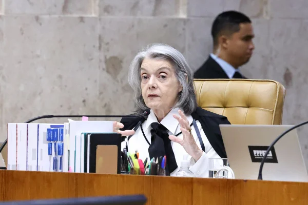 Cármen Lúcia cita livro de Clarice Lispector em sessão no STF. Conheça obra - destaque galeria