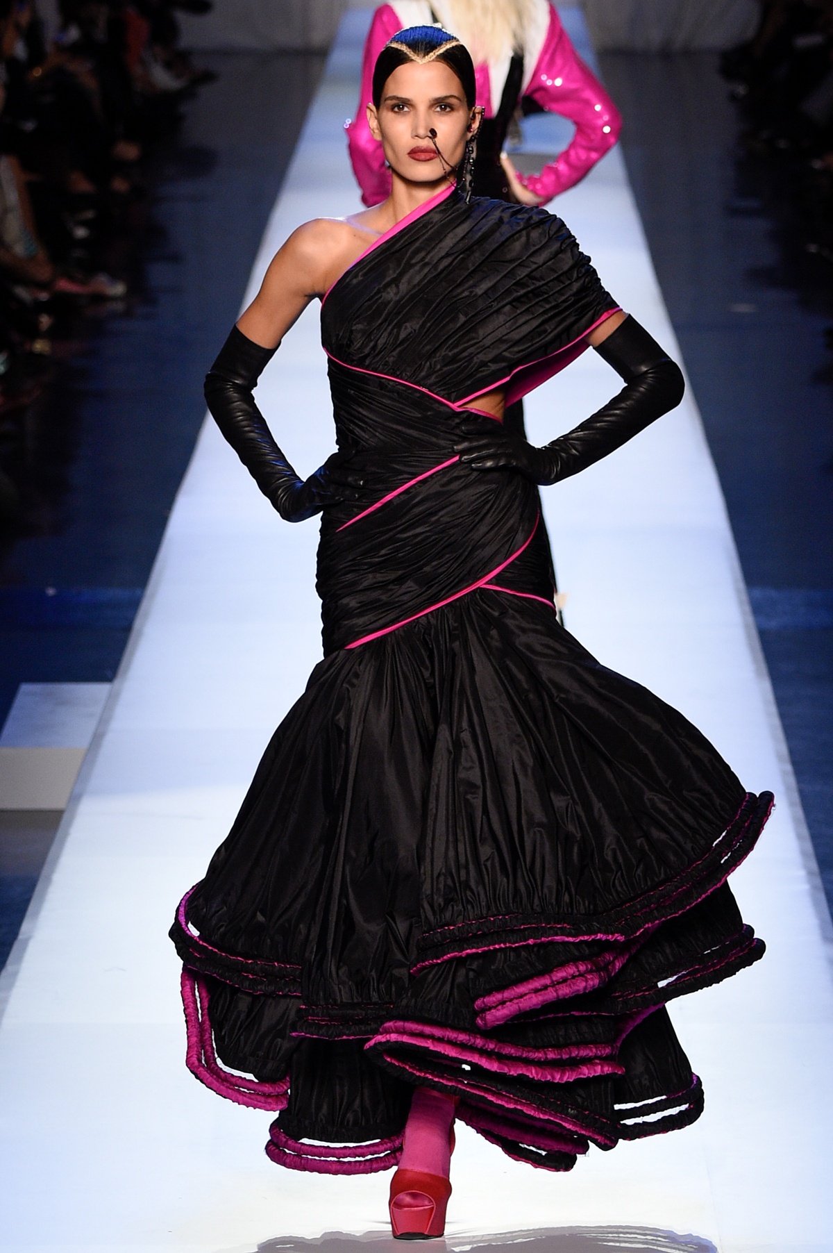 Raica Oliveira desfila no Metrópoles Catwalk nesta terça-feira (15/9)