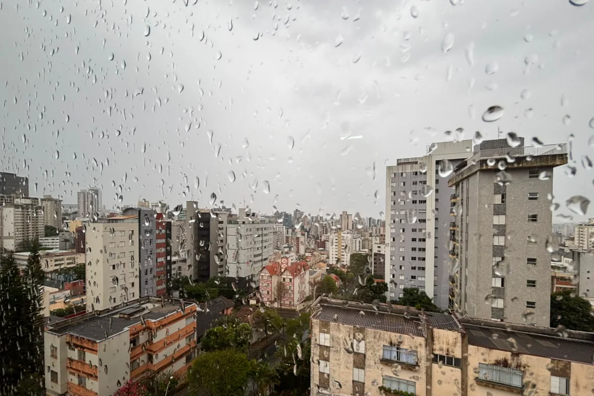 BH tem previsão de chuva forte e risco de deslizamentos nesta terça (15/9)