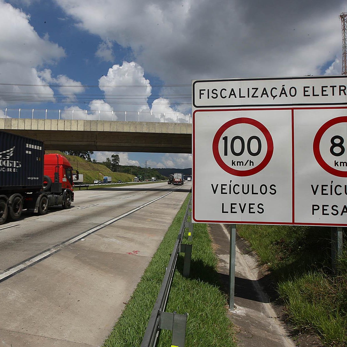 Velocidade limitada: por que os caminhões precisam respeitar limites restritos?