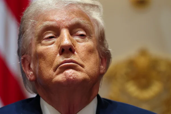 Justiça manda Trump restabelecer o acesso de jornalistas à Casa Branca