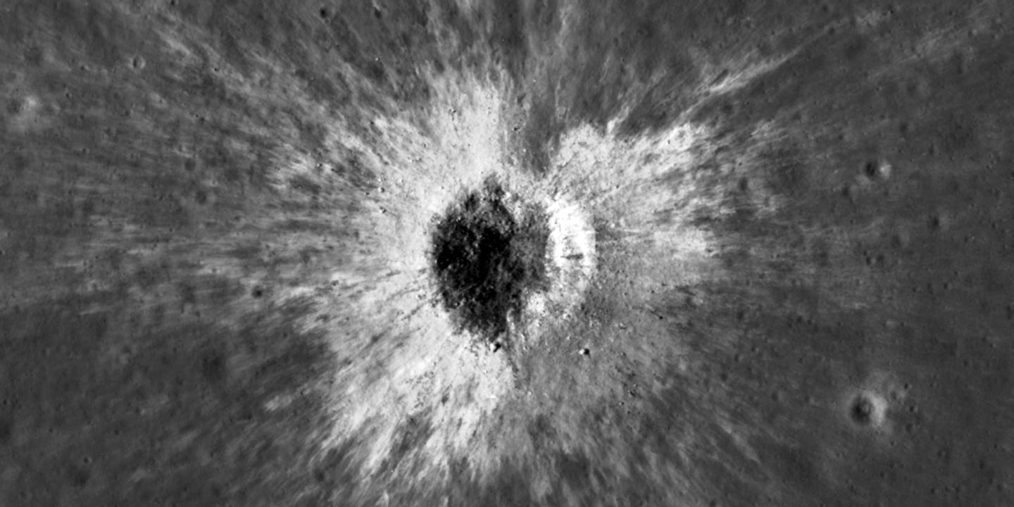 NASA descobre novo e enorme cráter na Lua