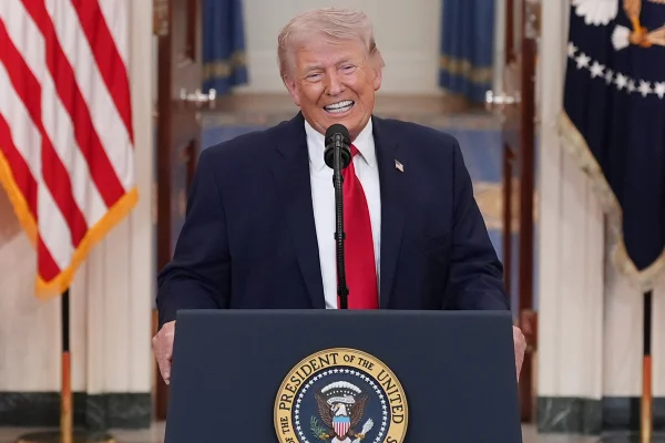 Trump cobra que aliados sigam EUA e classifiquem 24 grupos como terroristas