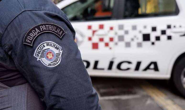 Menino de 8 anos liga para polícia, pede socorro e evita feminicídio da mãe em SP