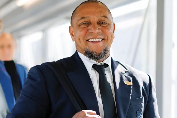 Pentacampeão, Roberto Carlos diz ter perdido 99% do que ganhou no futebol - destaque galeria