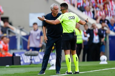 Real Madrid e José Mourinho detonam árbitro após derrota em dérbi: ‘Foi tudo muito estranho’; veja