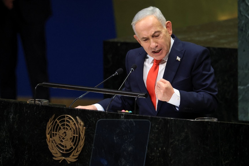 Benjamin Netanyahu speaks at the UN podium.