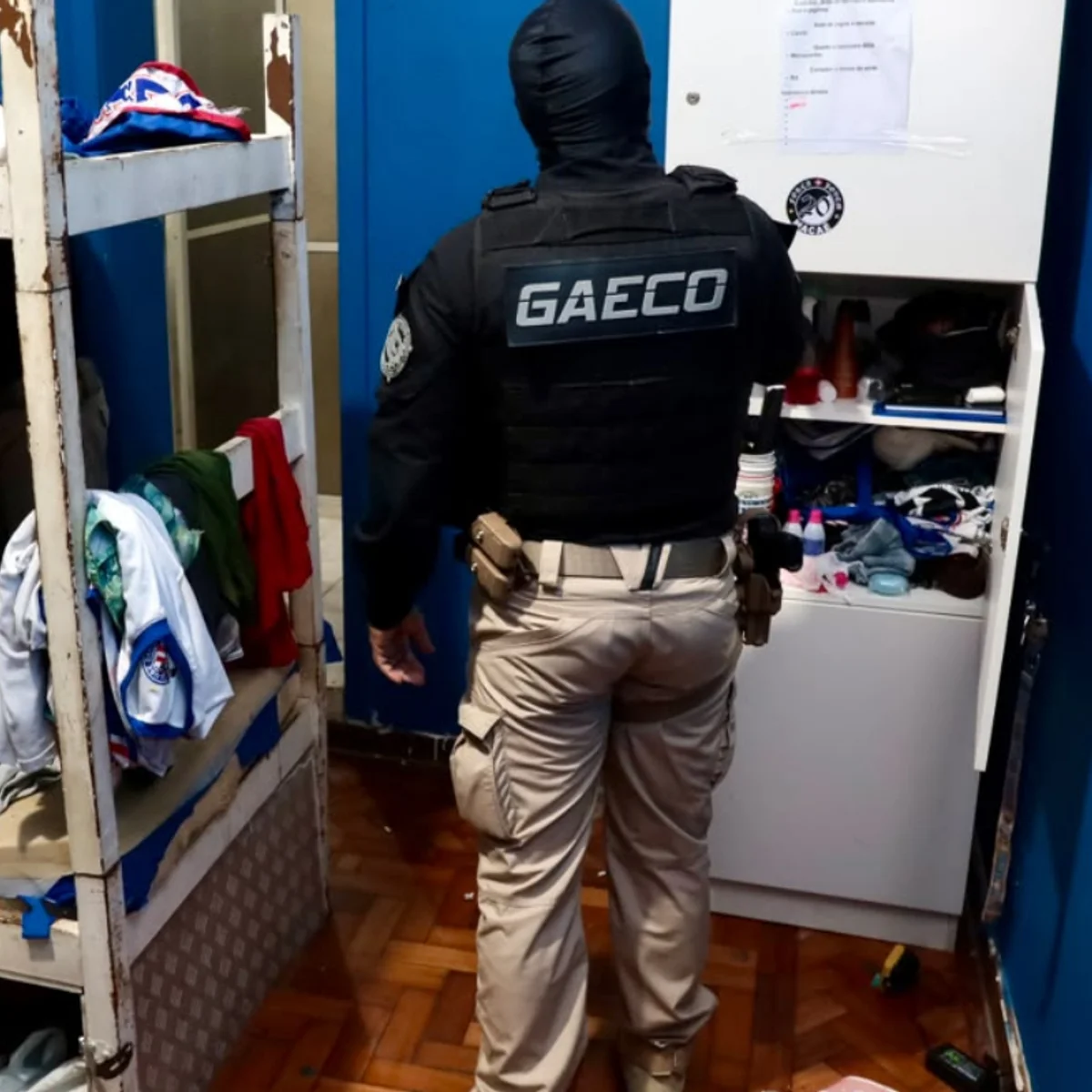 MP fecha sede da torcida organizada do Bahia e prende 10 por tortura