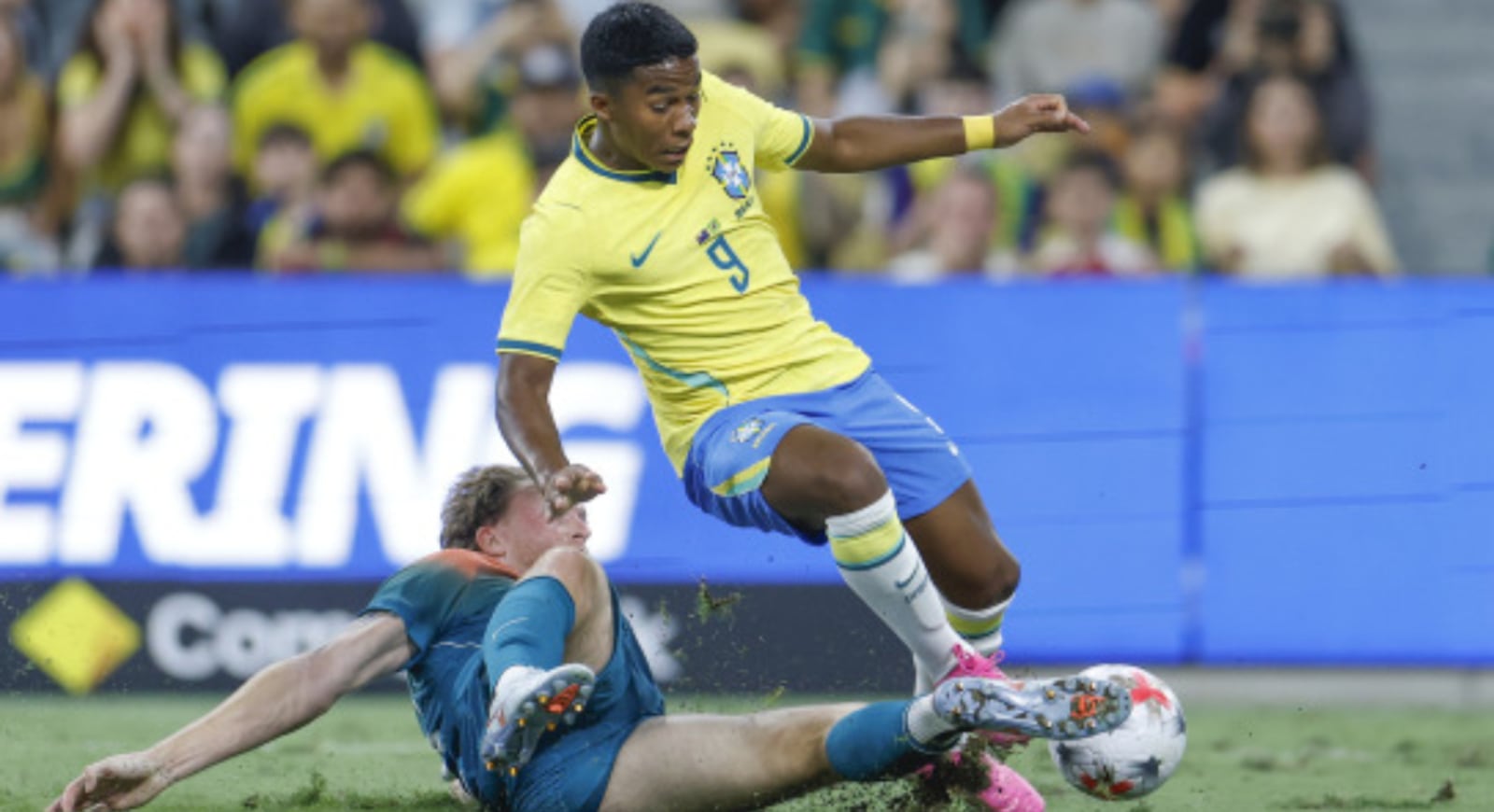 Endrick disputa a bola na partida da seleção brasileira contra a Austrália Rafael Ribeiro/CBF — 25.09.2026