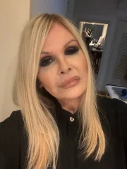 Monique Evans diz ser pioneira no Carnaval após escolha de Anitta; entenda