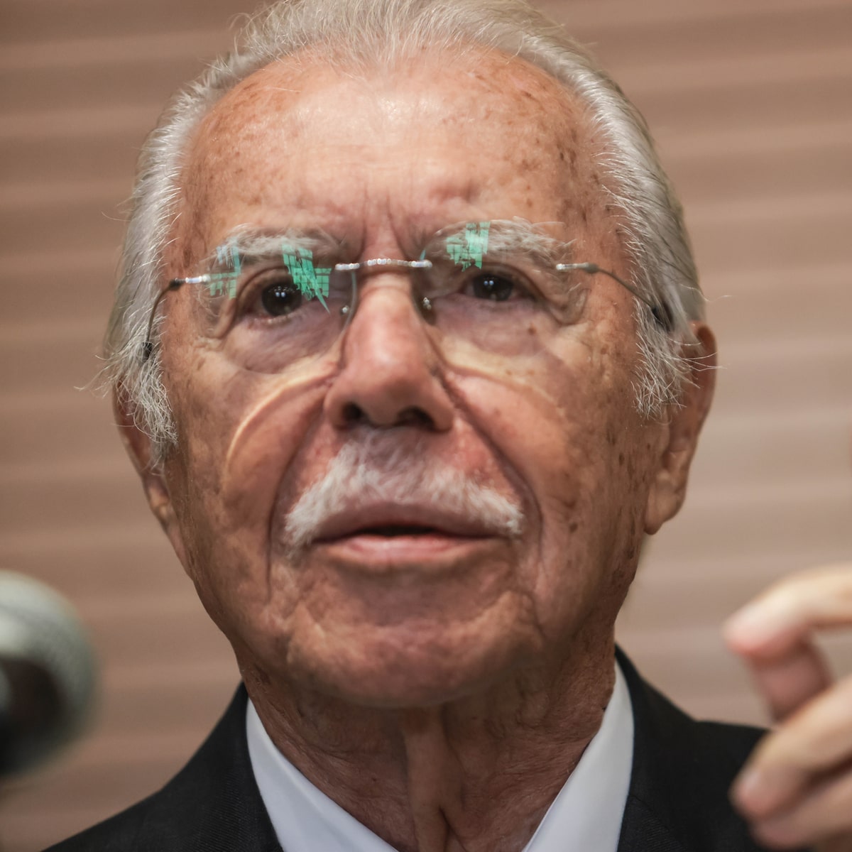 José Sarney continua internado em hospital em SP e tem previsão de alta para a próxima semana