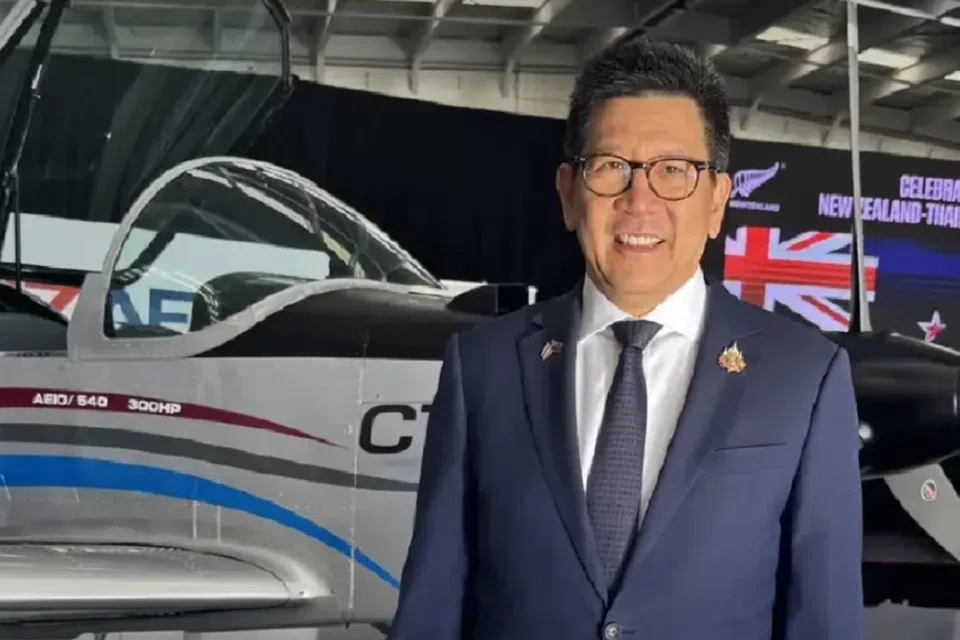 O ministro das Finanças da Tailândia trabalha com apenas quatro horas de sono por dia e depende de infusões vitamínicas