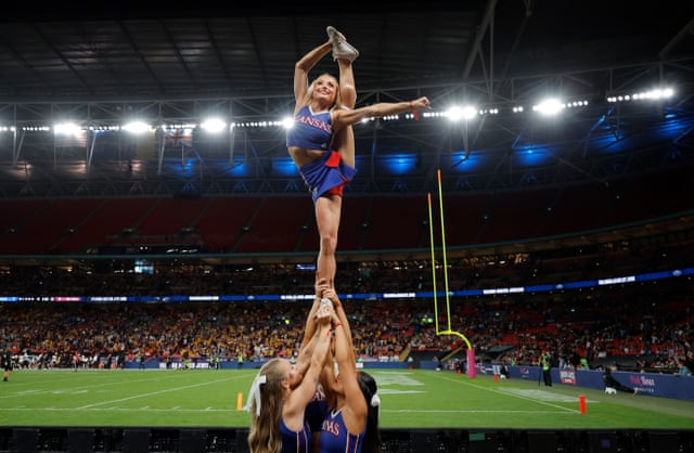 'Está prestes a ir para o mundo': futebol americano universitário americano faz estrondo no Wembley – um ensaio fotográfico