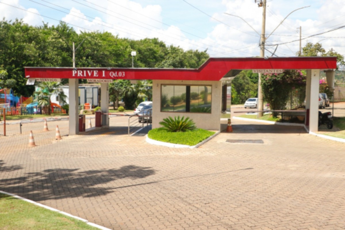 loetamento com cancela e portão de entrada