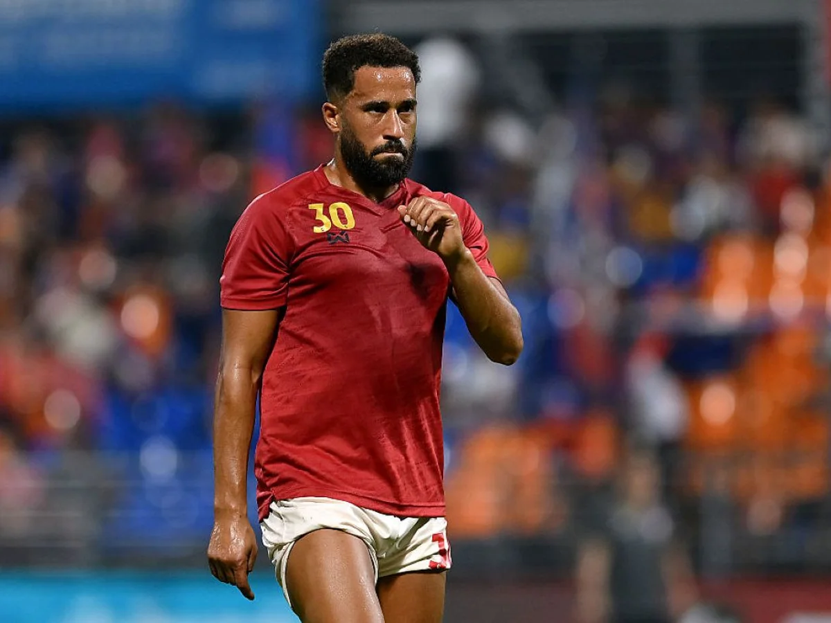 Ex-Tottenham, Townsend é atropelado por rolo de gramado durante jogo