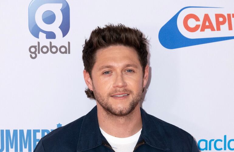 Niall Horan homenageia Liam Payne com gravação da voz do cantor durante abertura de turnê