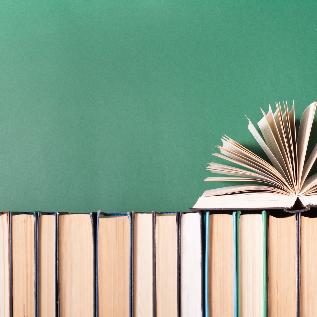 Prêmio literário francês retira livro de competição por suspeitas de uso de IA