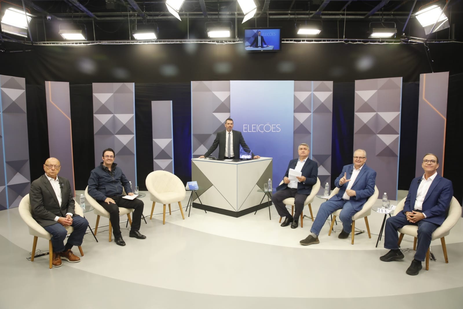 Debate com candidatos ao Senado por SC é marcado por discussões de combate à corrupção e propostas para a economia