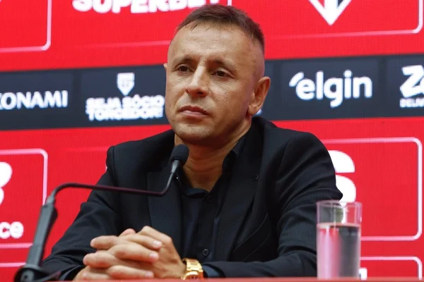 Rafinha admite que São Paulo errou em demissão de Hernán Crespo - destaque galeria
