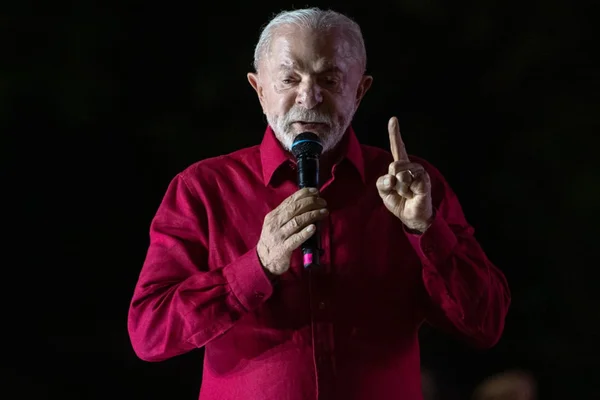 Em dia de ato com Lula, falta material petista nas ruas de cidade mineira - destaque galeria