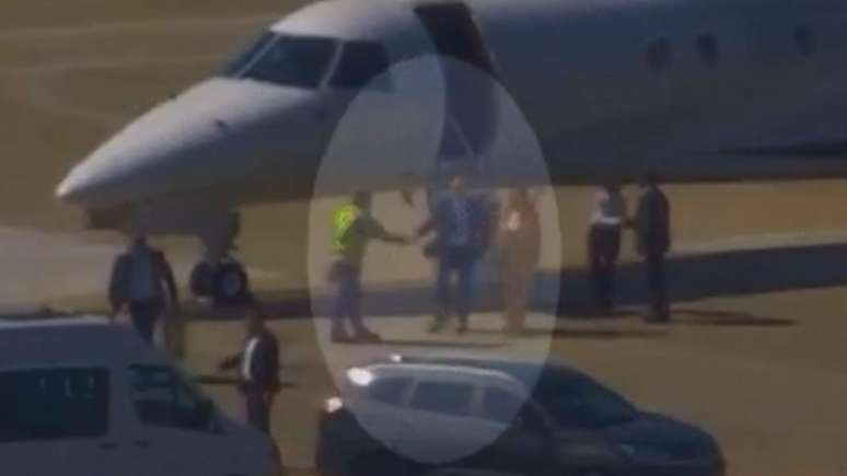 Escritório de esposa de Moraes se manifesta após vídeo em que o casal aparece voando em jatinho ligado a Vorcaro: ‘Táxi aéreo’