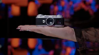 Mini câmera da Fujifilm parece brinquedo, mas tira fotos de verdade