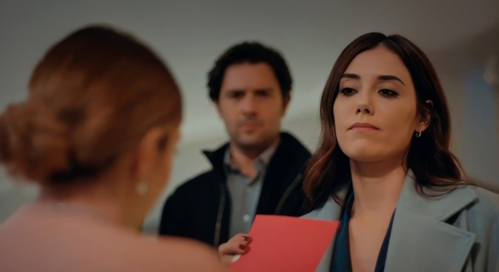 Asya aparece de surpresa na festa de Volkan e Derin Divulgação/RECORD