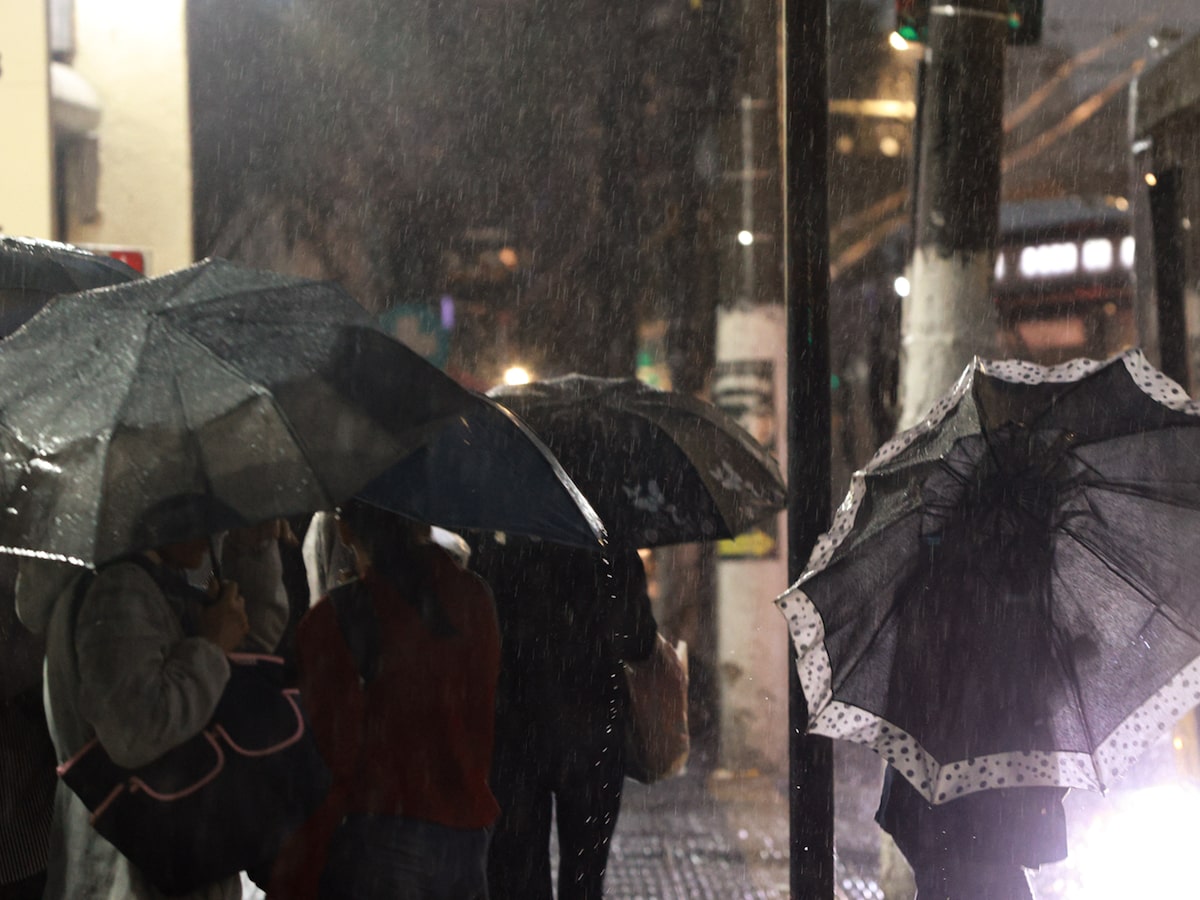 São Paulo amanhece com tempo fechado e sem chuva; veja até quando as temperaturas permanecem baixas