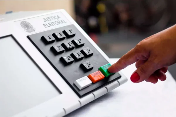 IDP Debates examina como a IA impacta os processos eleitorais