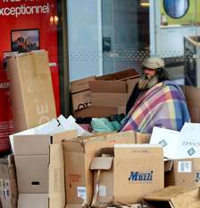 Imagem de ilustração. Pessoa em situação de rua em Paris. União Europeia tem mais de 150 mil idosos sem-teto. Foto: REUTERS/Charles Platiau / RFI