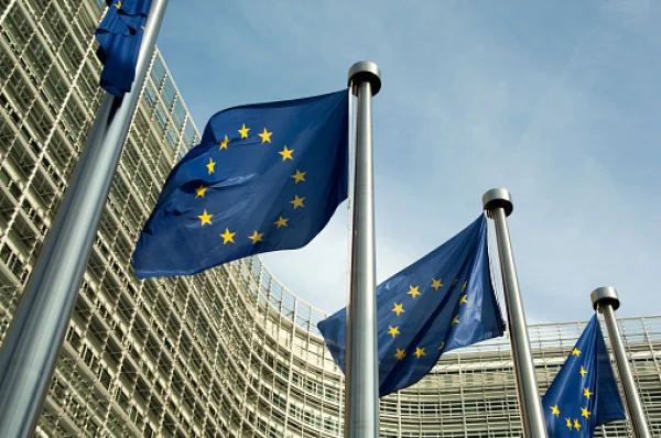 UE propõe restrições para acesso às redes por crianças e adolescentes