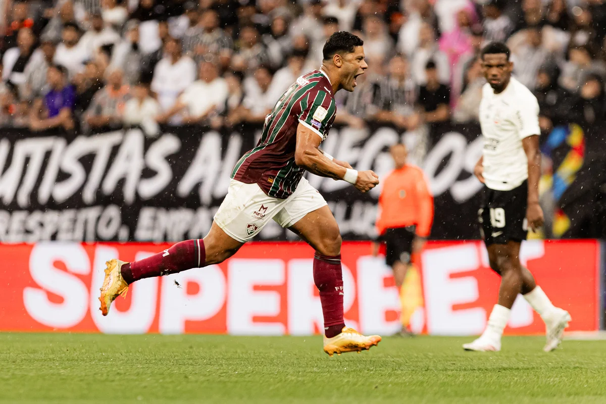 Fluminense vence Corinthians, entra no G-4 do Brasileirão e afunda Timão