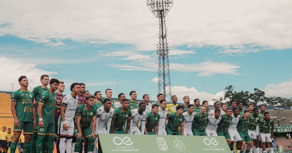 Chapecoense empata com Atlético Nacional em amistoso marcado por homenagens