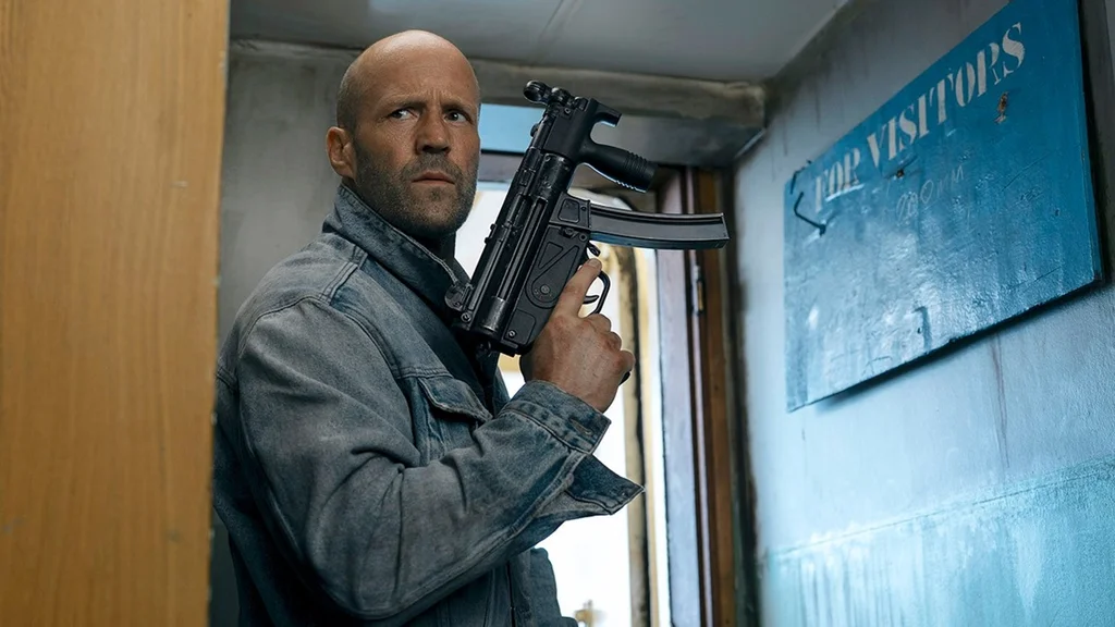 Flop no cinema, sucesso em casa: filme de ação de Jason Statham vira fenômeno do streaming