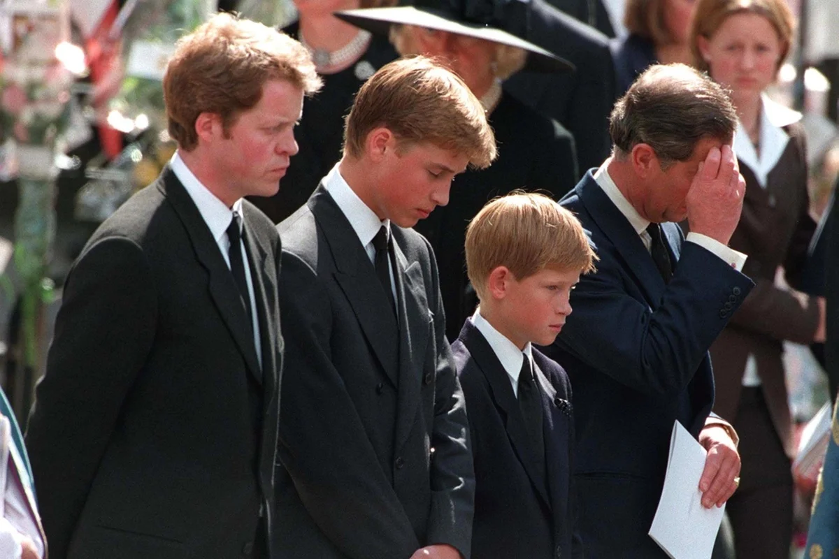 Charles parecia “muito feliz” após morte de Diana, diz irmão da princesa