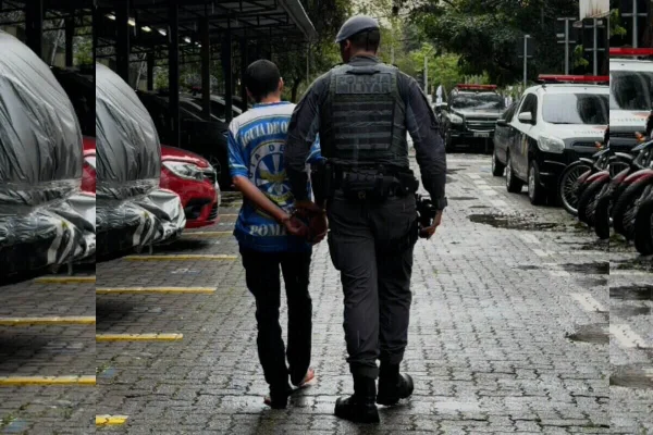 Pai é preso após menino de 8 anos ver mãe ser esfaqueada e acionar a PM