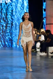 Mikaela Gomes, veterana do Metrópoles Catwalk, brilha no 3º dia de desfiles