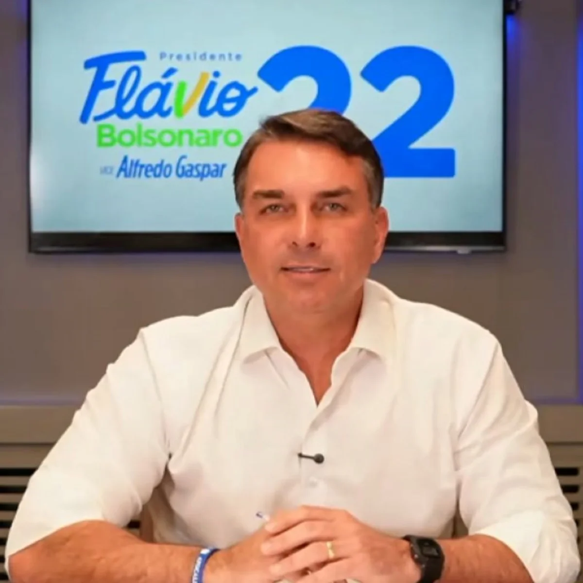 Flávio diz que, se eleito, criará fundo para pagar parte da dívida pública