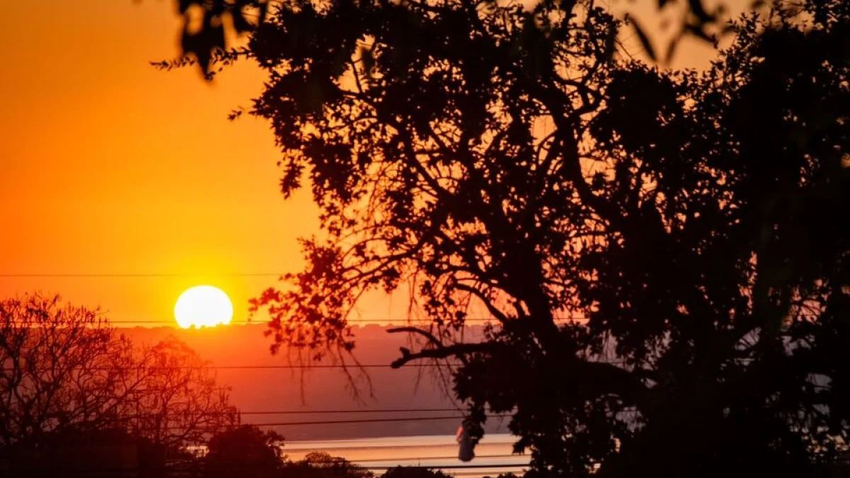 Clima: calor e tempo firme marcam a 6ª em parte do país; Norte tem chuvas