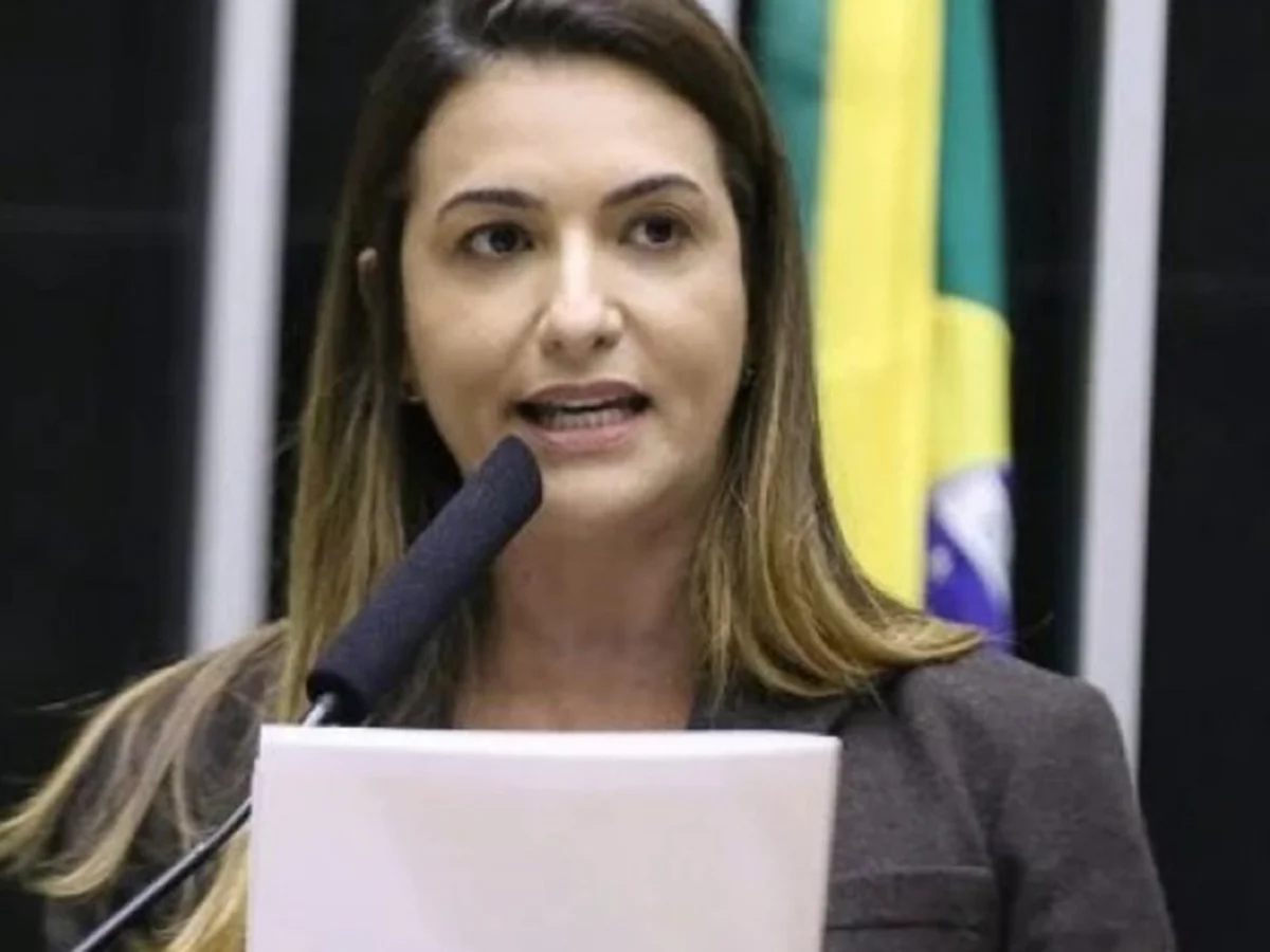 Deputada Roberta Roma é internada na UTI após sofrer infarto em campanha
