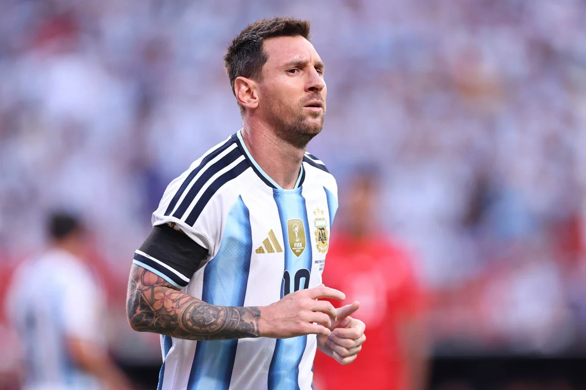 Lionel Messi é convocado para seleção argentina após anunciar aposentadoria