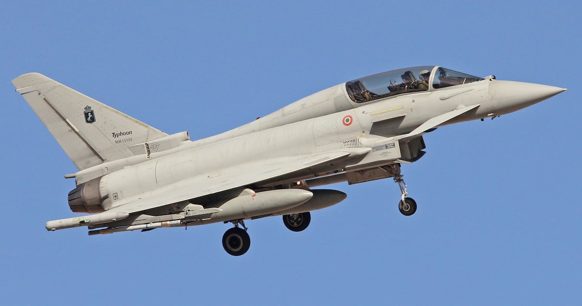 Ataque de grupo rebelde do Iêmen atinge caça italiano em base aérea na Arábia Saudita