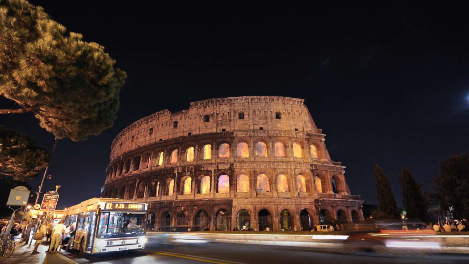 Um trabalhador morreu no Coliseu de Roma na madrugada desta quarta-feira (23) durante a instalação de um novo sistema de iluminação no monumento. Foto de arquivo.