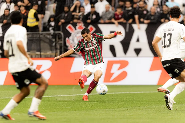 Fluminense vence Corinthians, entra no G-4 do Brasileirão e afunda Timão - destaque galeria